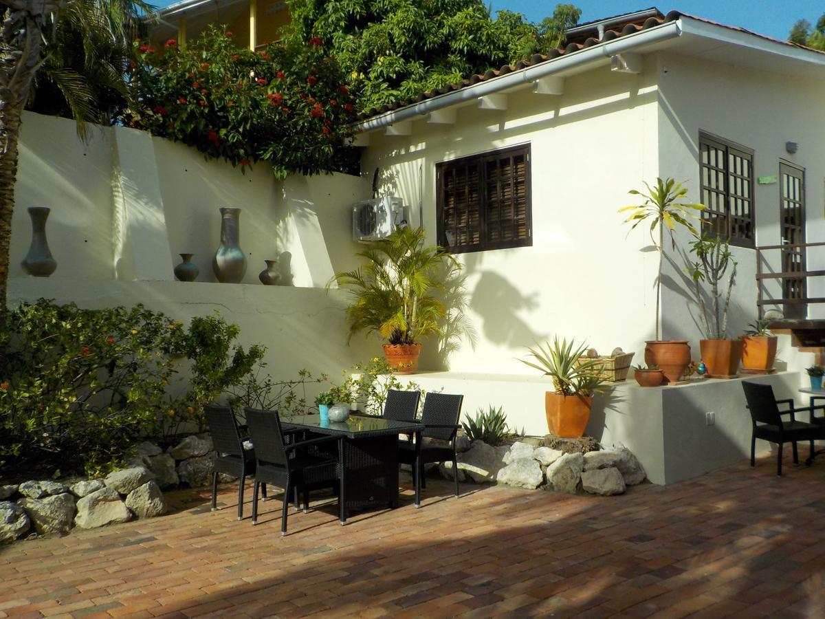 Hemels Curacao Bed and Breakfast Willemstad Exteriör bild